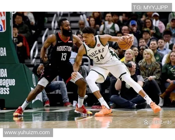 冲击力十足！字母哥在包夹中强攻打进 随后反击挑篮得手