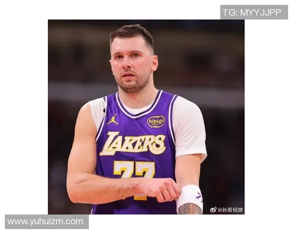 东契奇：顿宝，你要空接，你要抢板！艾顿：我是顿宝，不是卡佩拉！